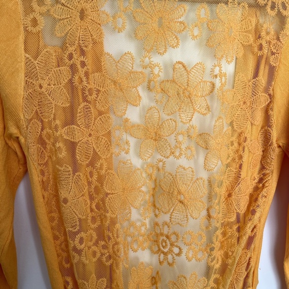 Mustard Yellow Lace Back Cardigan Floral Boho Lightweight Sweater Size M - Picture 6 of 6
